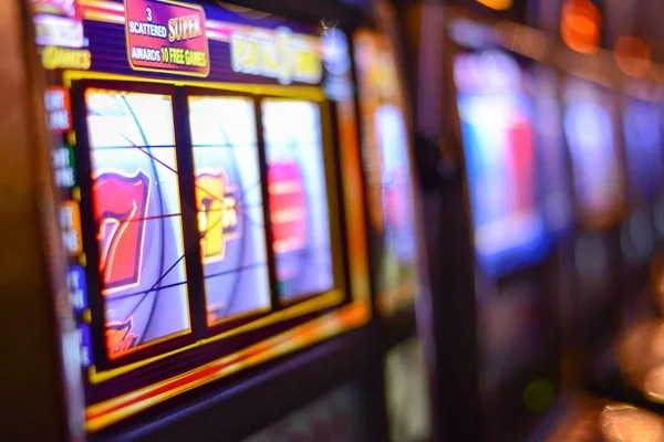 Capsa Banting table seat positions and betting amounts